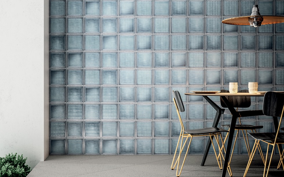 Obklad stěny ze série Glass Blocks v designu azure
