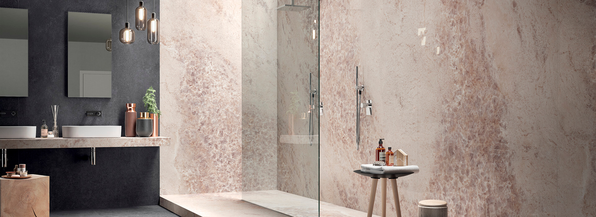 Koupelna s keramickým obkladem Gemstone v designu rose
